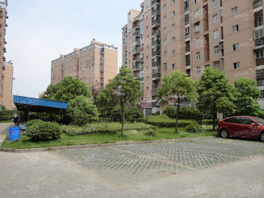 江岸水城 小区中间位置 精装修 楼层好直接拎包入住 房主诚心卖